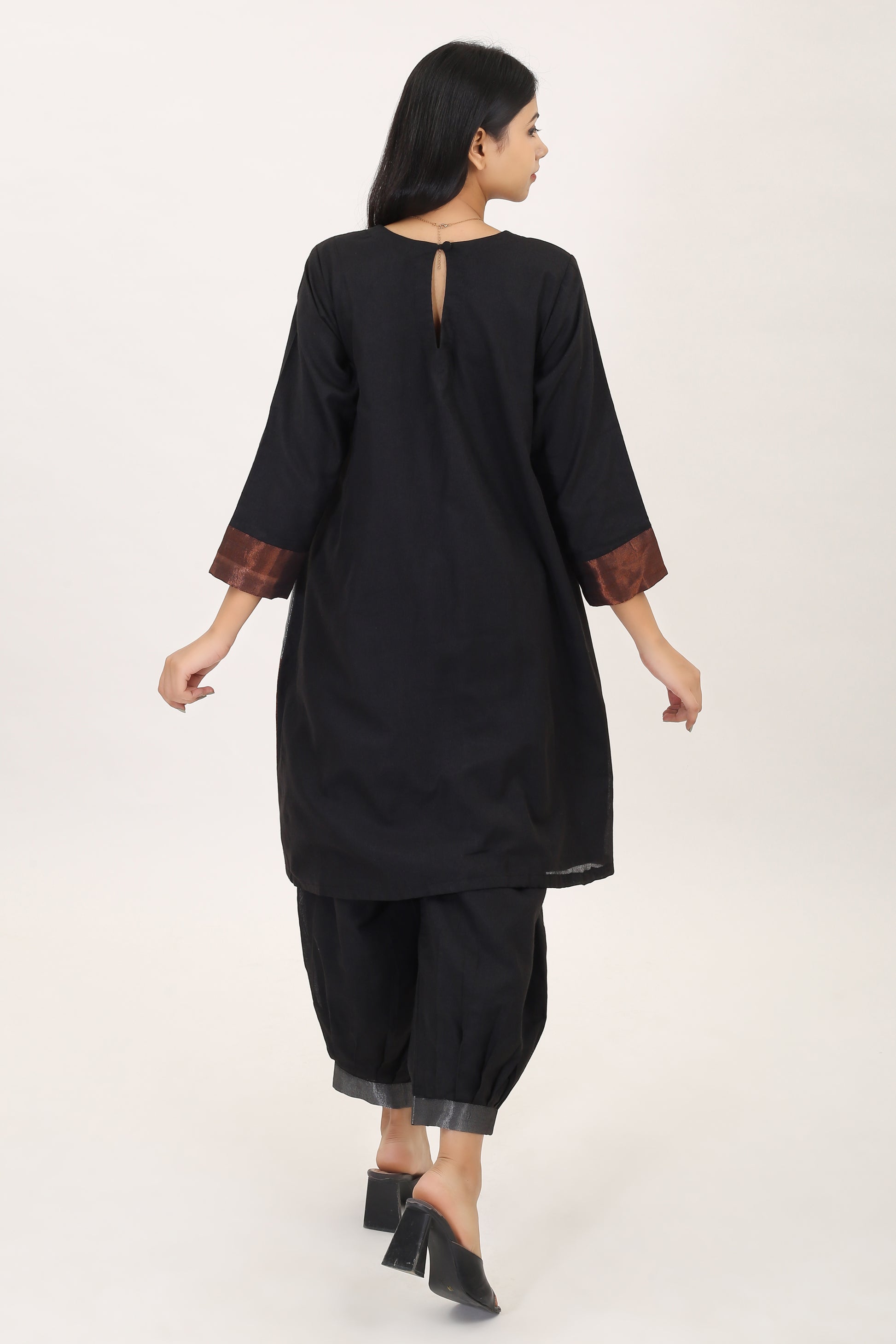 KAALI: Handwoven cotton zari kurta sets - SIMPLY KITSCH