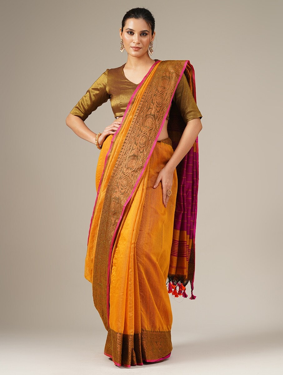 TAQREEB: Handloom cotton silk saree with woven zari border - SIMPLY KITSCH