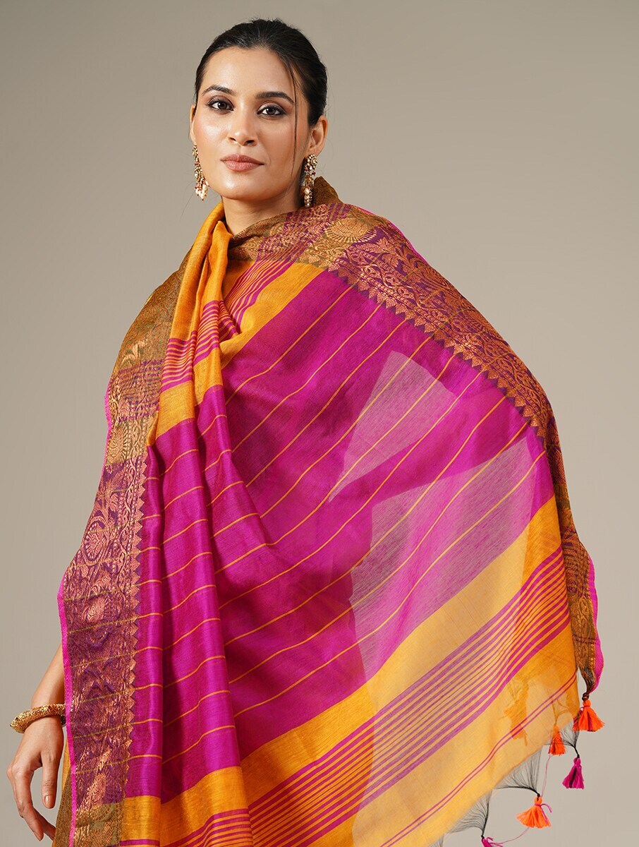 TAQREEB: Handloom cotton silk saree with woven zari border - SIMPLY KITSCH