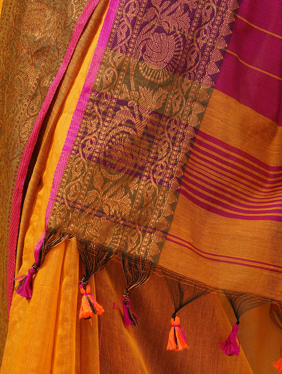 TAQREEB: Handloom cotton silk saree with woven zari border - SIMPLY KITSCH